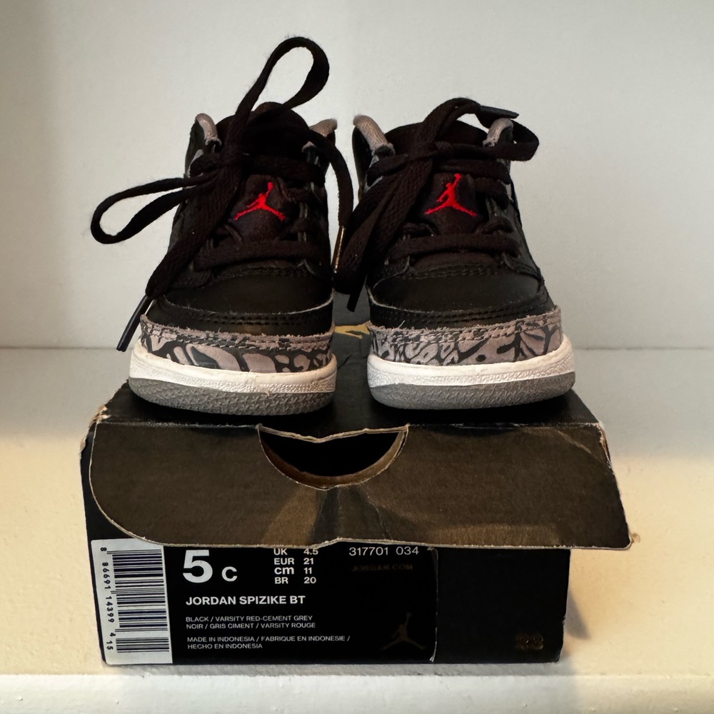 Jordan Spizike BT 5c Toddler sneaker Black Red Grey great condition